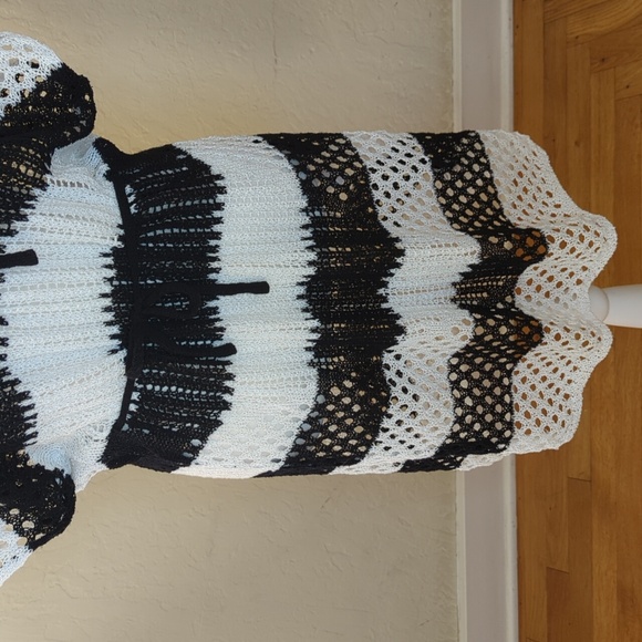 SHEIN Black White Color Block Crocheted Lace Up Cover Up Dress Size 4 - Picture 6 of 9